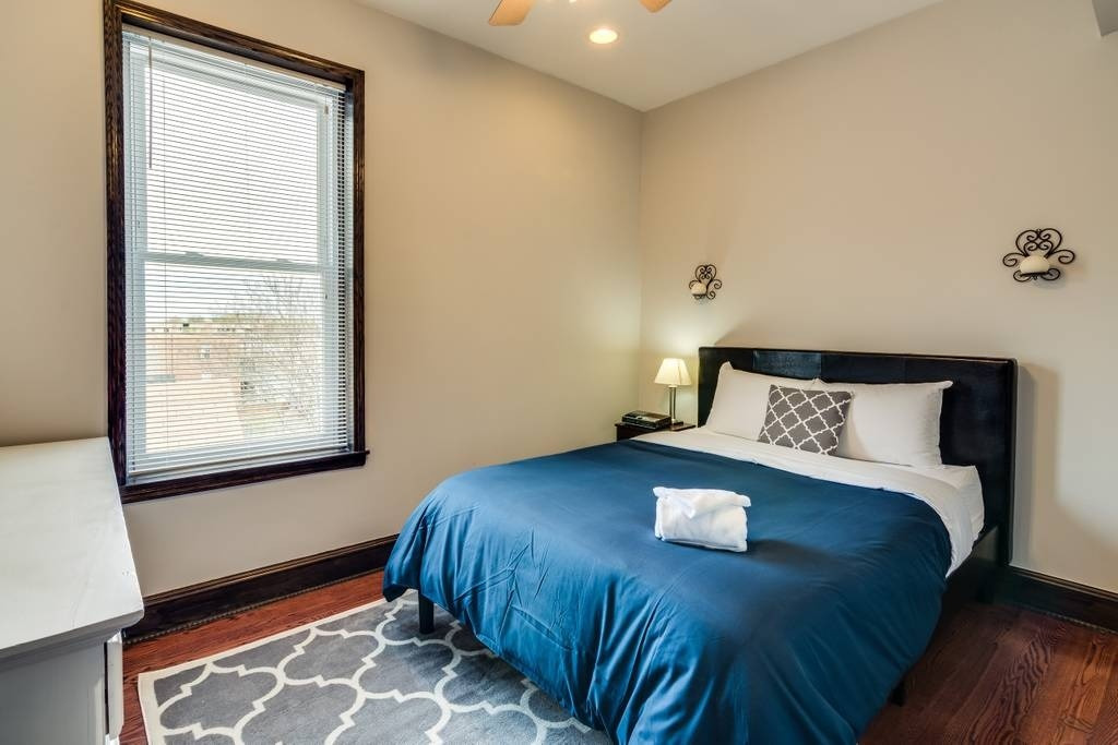 2307 N Spaulding Avenue Property Photo 12