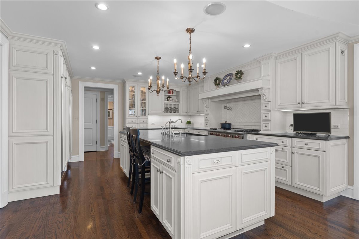 1300 Hackberry Lane Property Photo 12