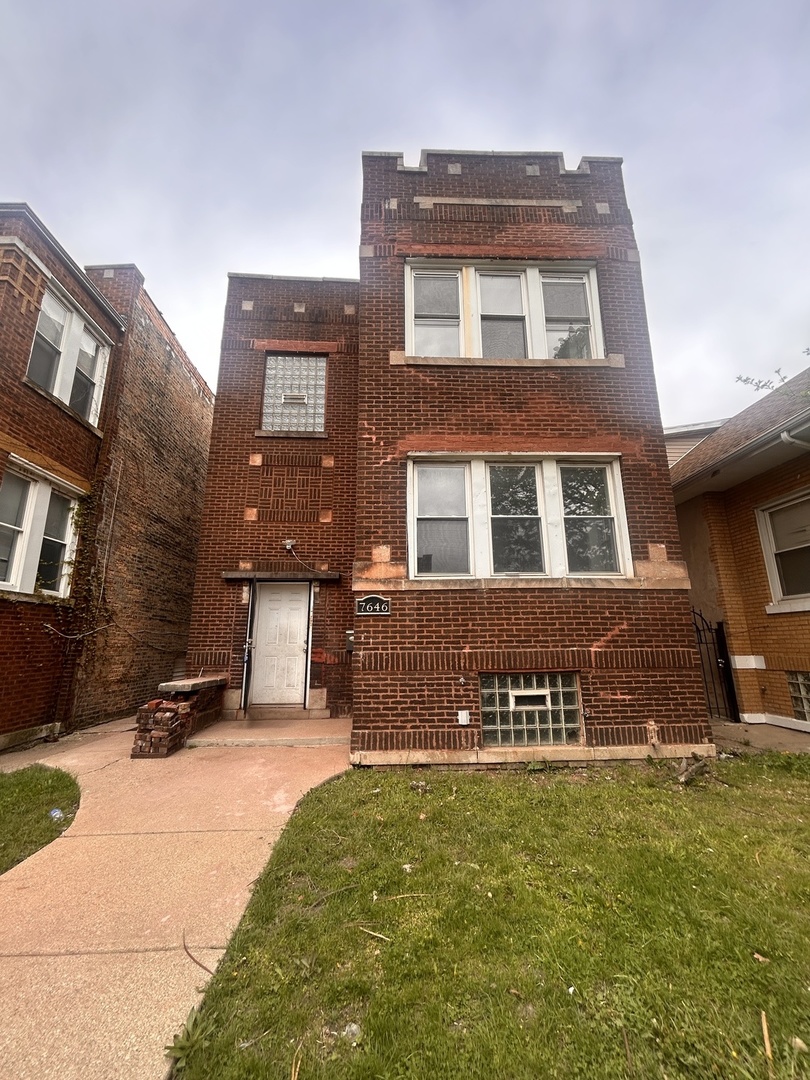 7646 S May Street Property Photo 1