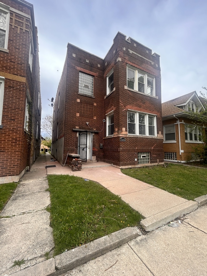 7646 S May Street Property Photo 3