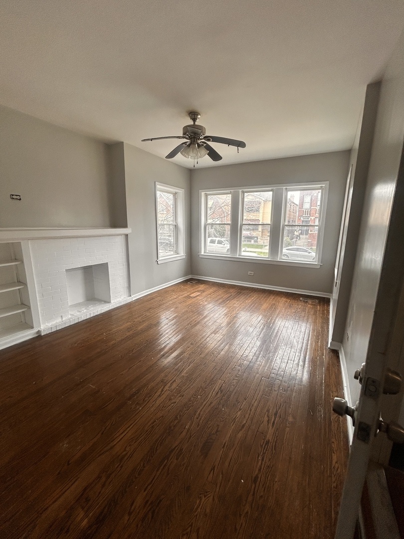 7646 S May Street Property Photo 4