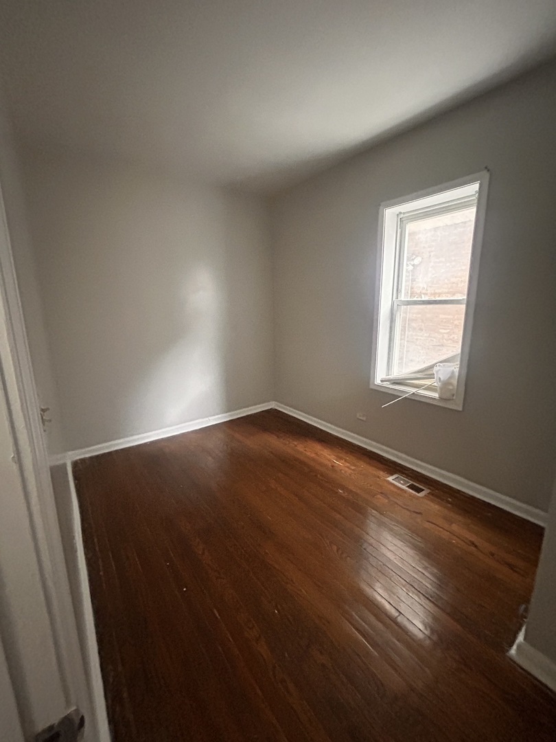 7646 S May Street Property Photo 6