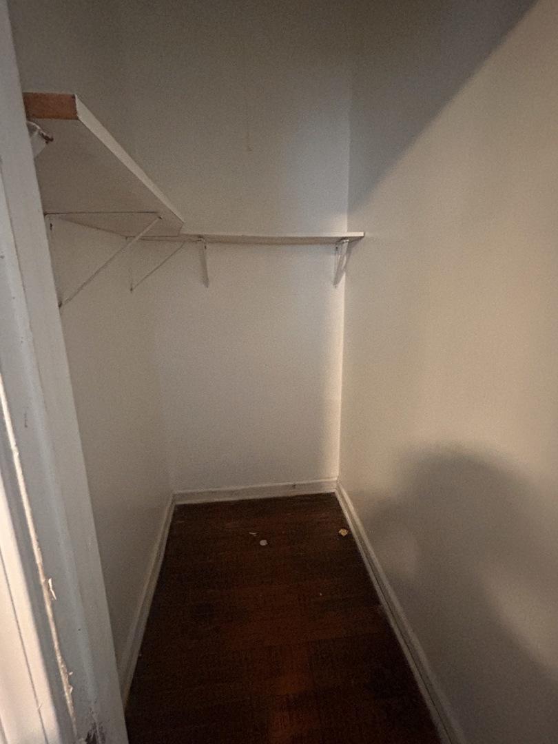 7646 S May Street Property Photo 10