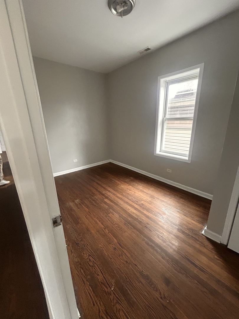 7646 S May Street Property Photo 12