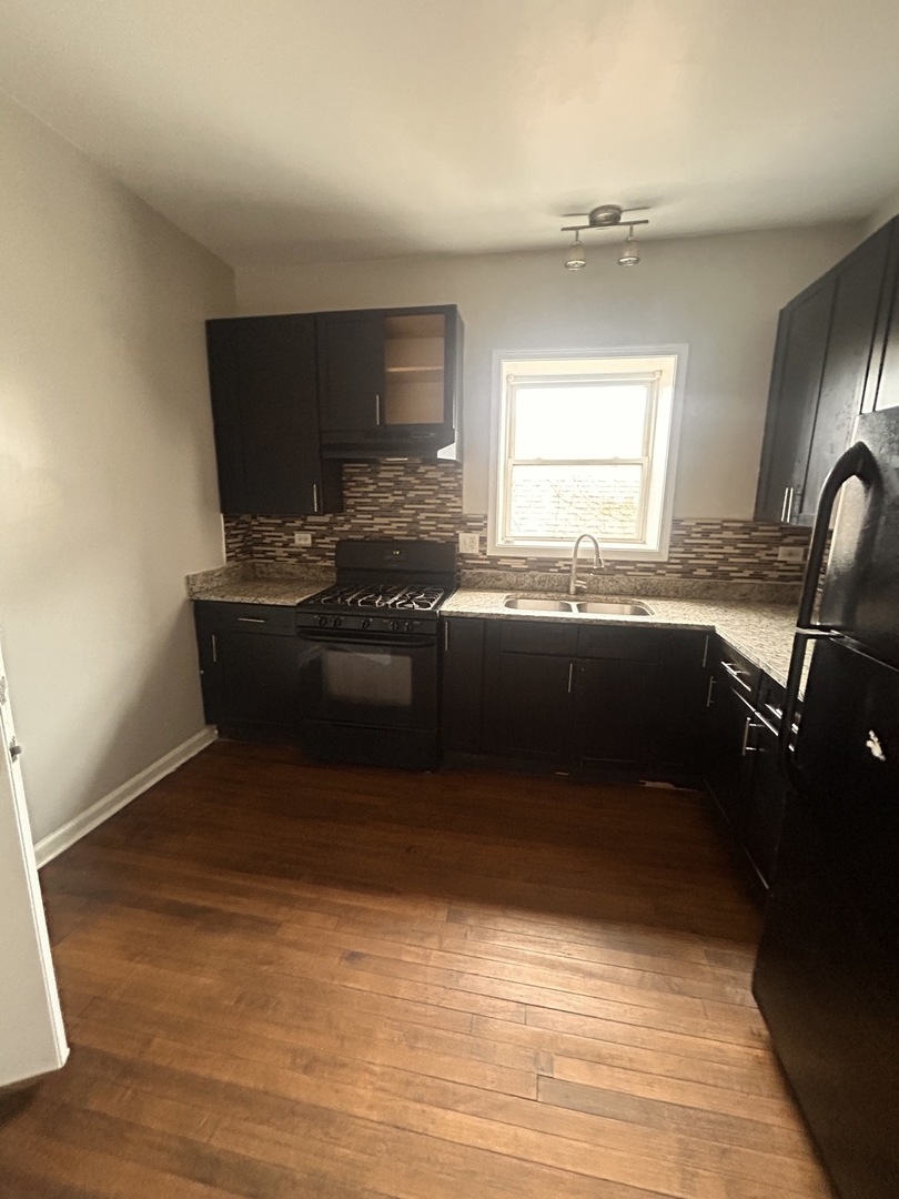 7646 S May Street Property Photo 15