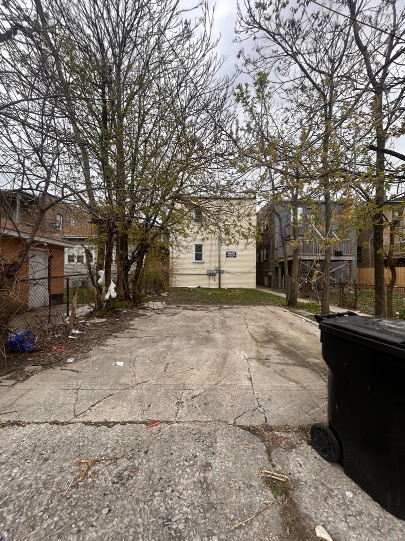 7646 S May Street Property Photo 22