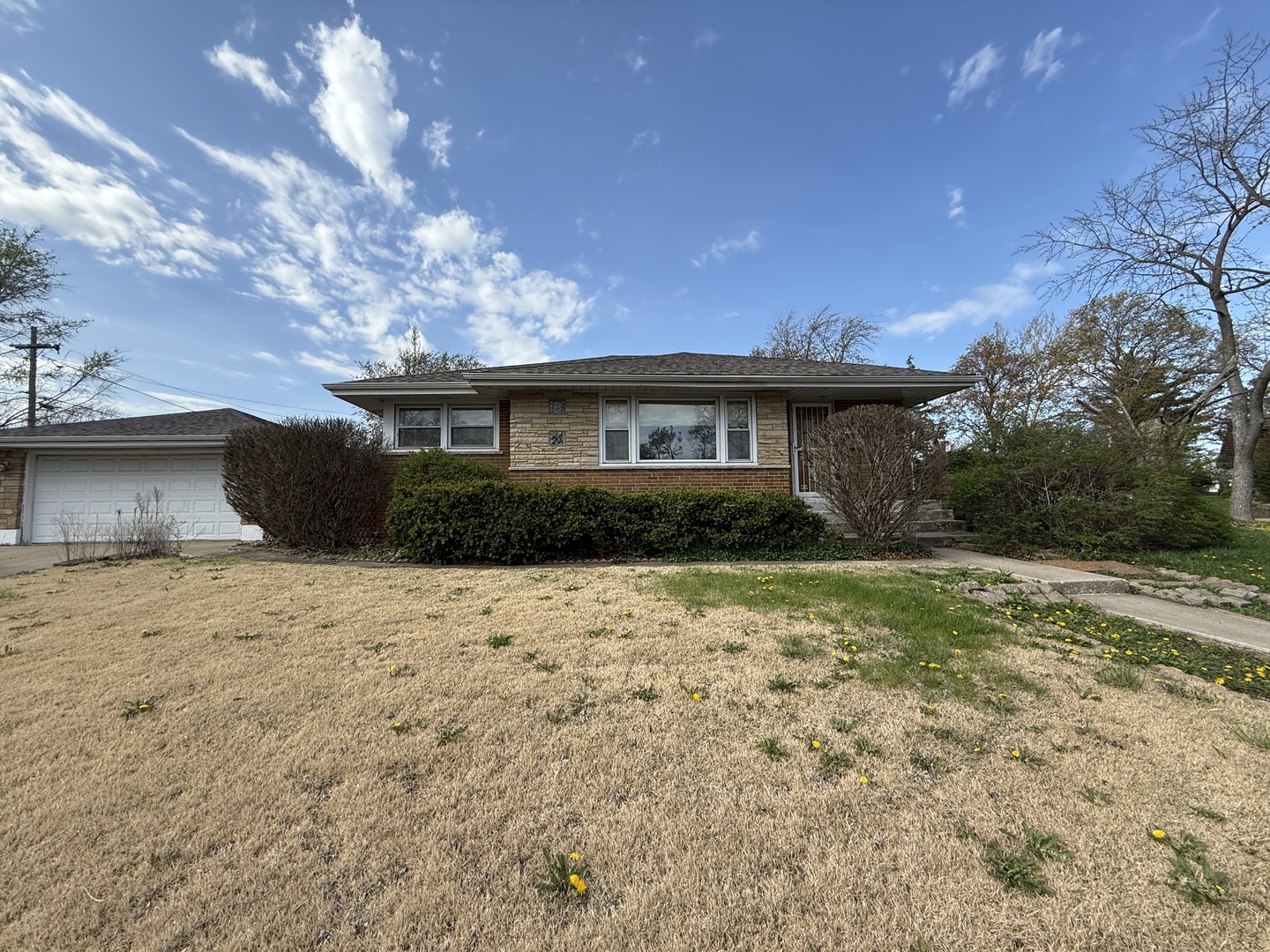 2 N Wisconsin Avenue Property Photo