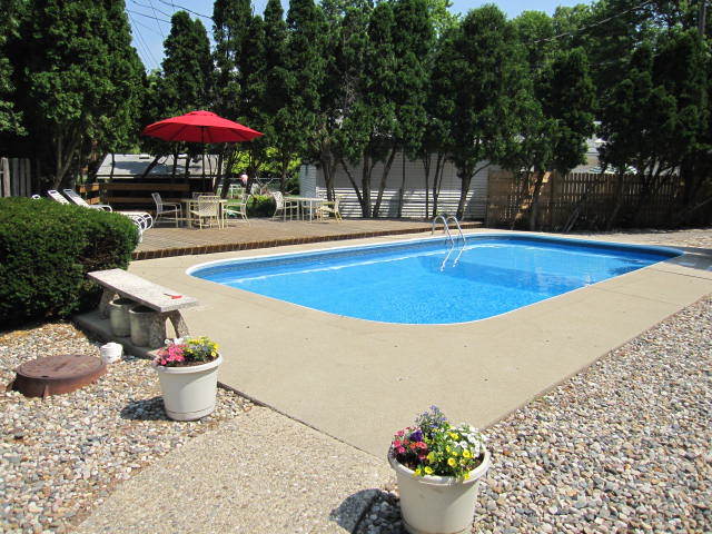 1725 Robert Drive Property Photo 3