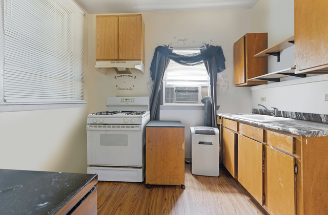 98 W 15th Street Property Photo 7