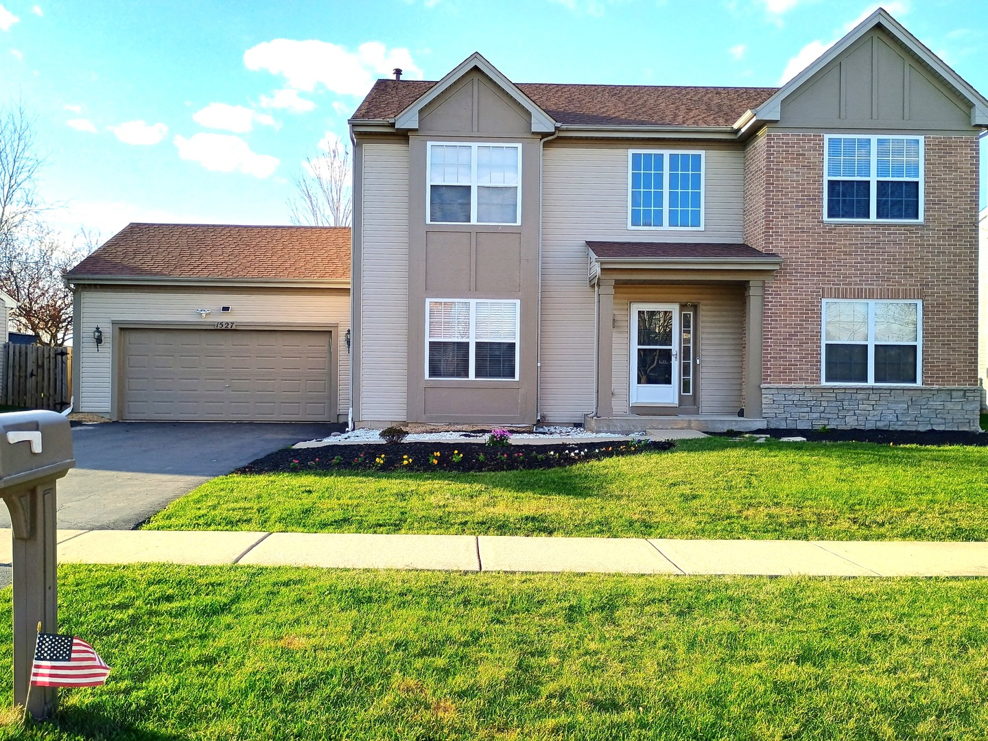 1527 Farmstead Lane Property Photo