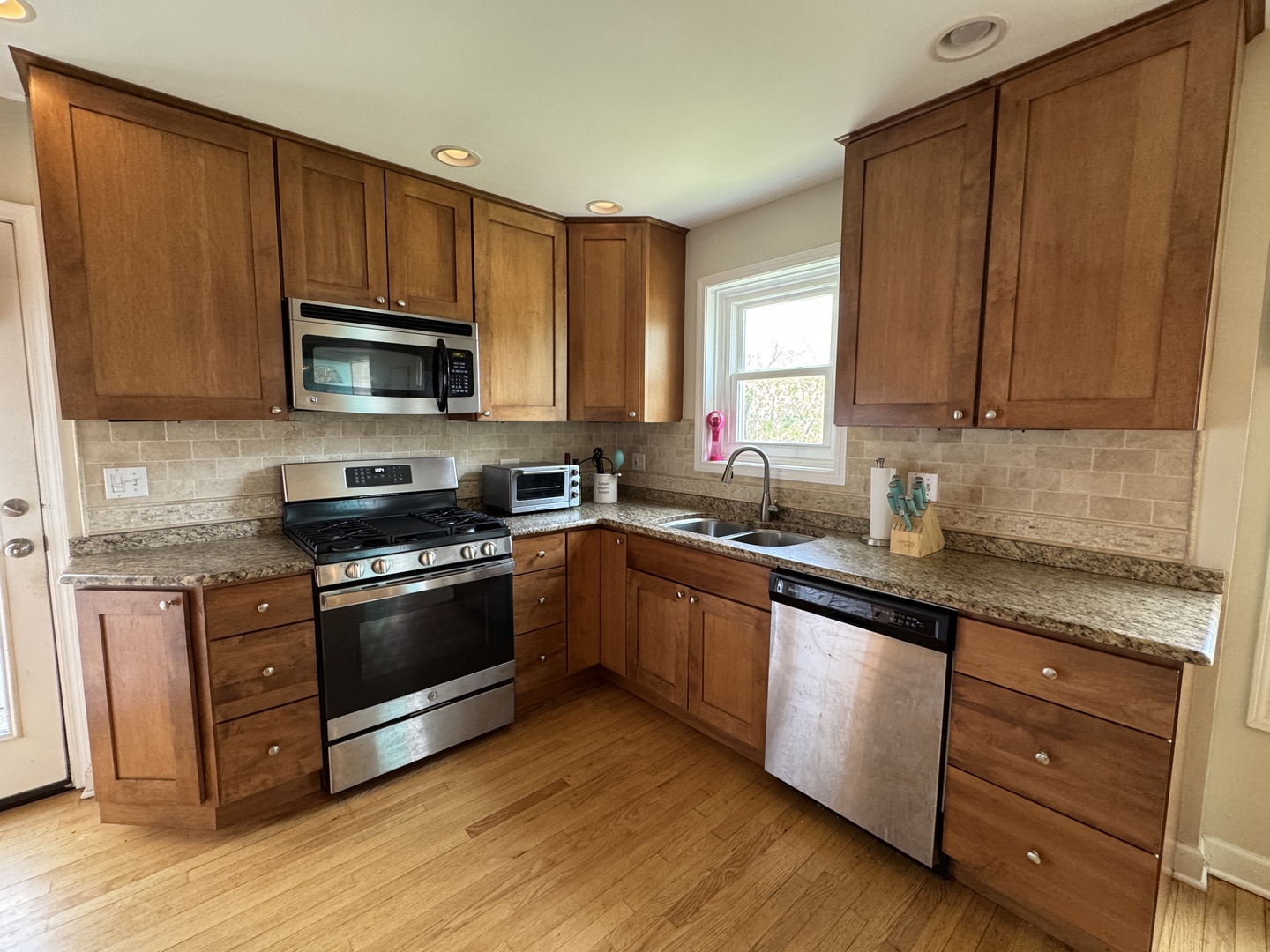 630 S Dryden Place Property Photo 8