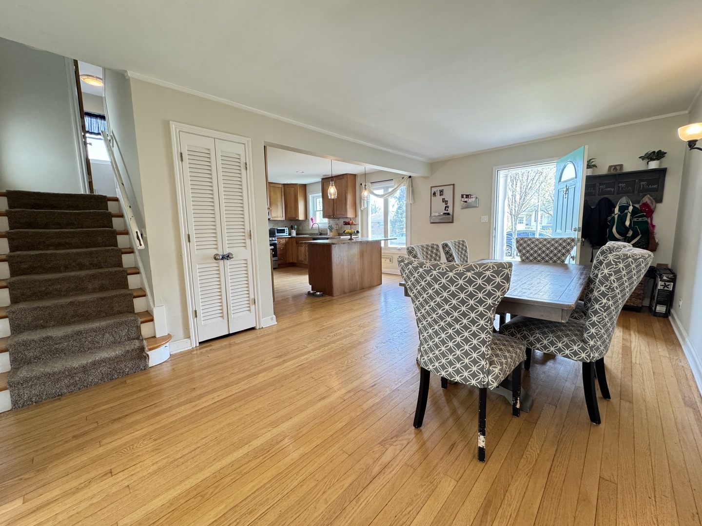 630 S Dryden Place Property Photo 9