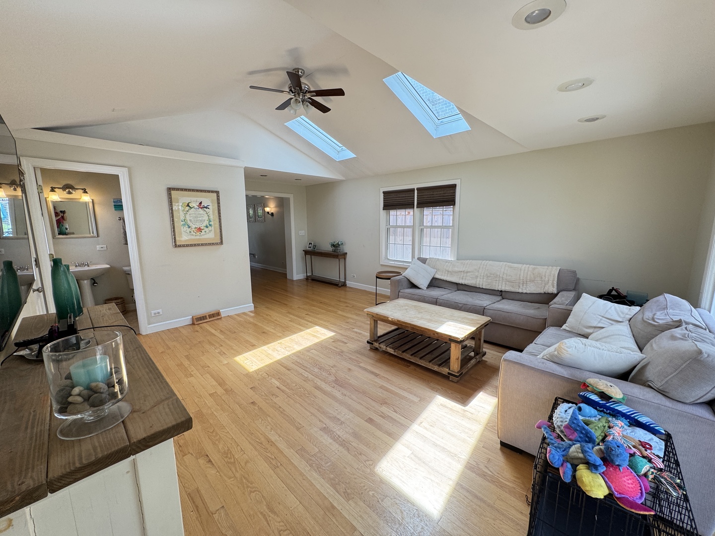 630 S Dryden Place Property Photo 13