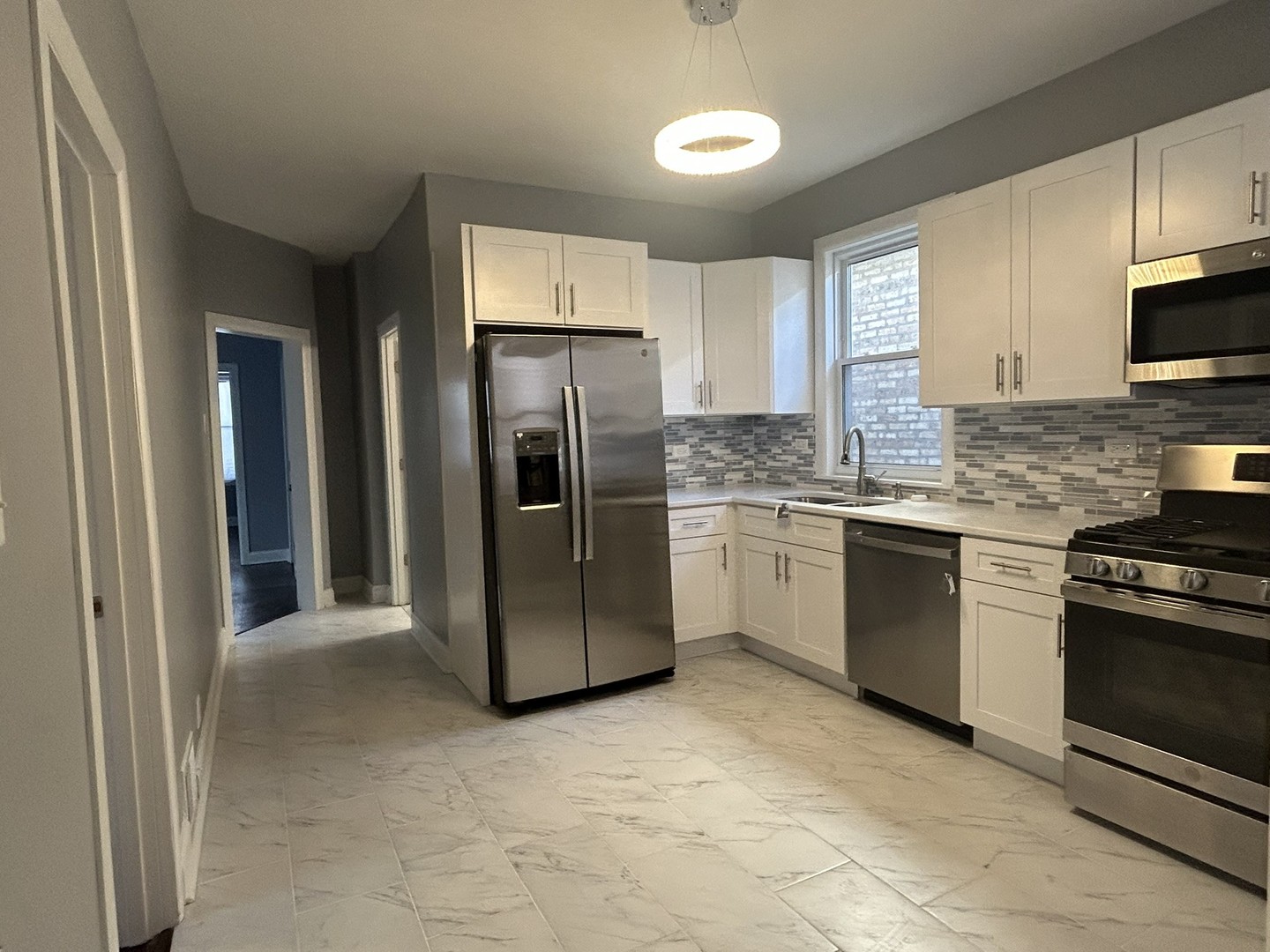 8615 S Aberdeen Street Property Photo 9