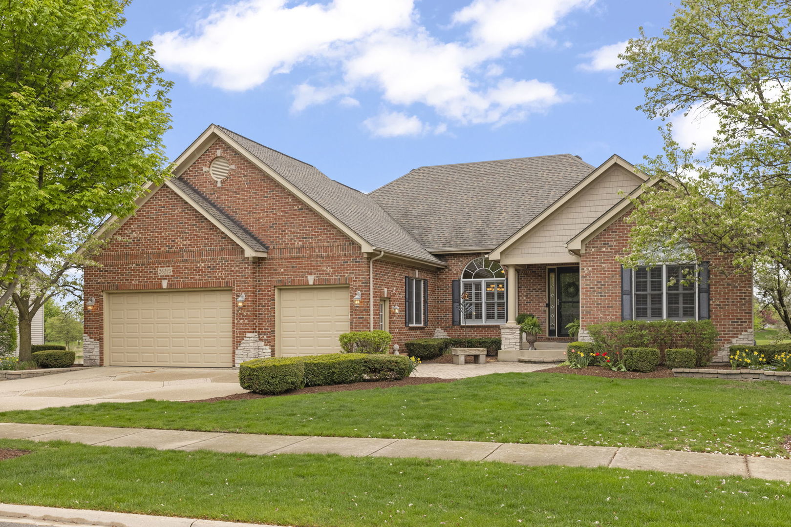 26125 Oakcrest Lane Property Photo 1