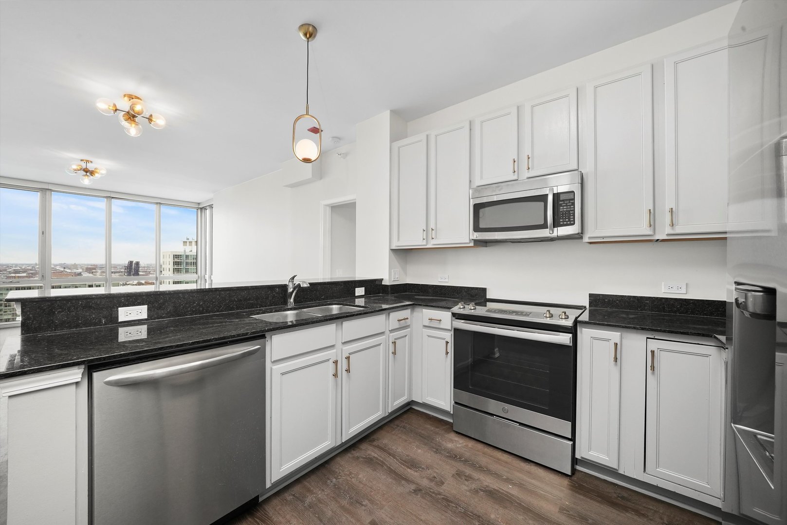 1629 S Prairie Avenue 1908 Property Photo 4