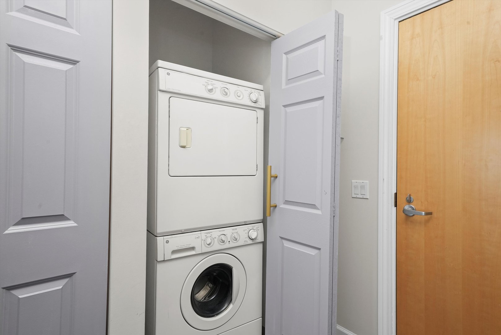 1629 S Prairie Avenue 1908 Property Photo 9