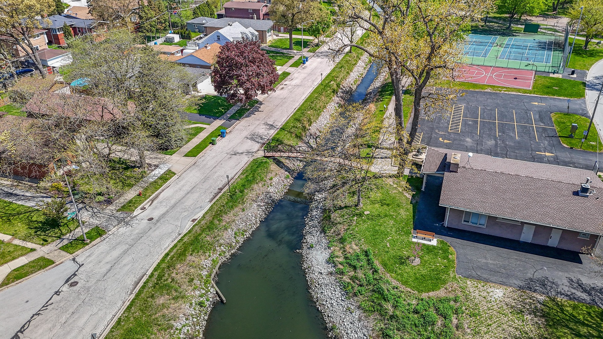 9712 W Shore Drive Property Photo 7