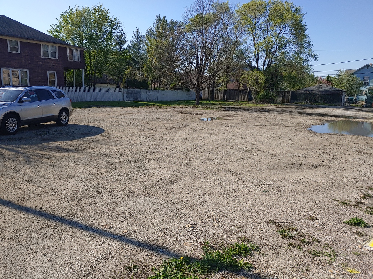 557 E Jackson Street Property Photo 3