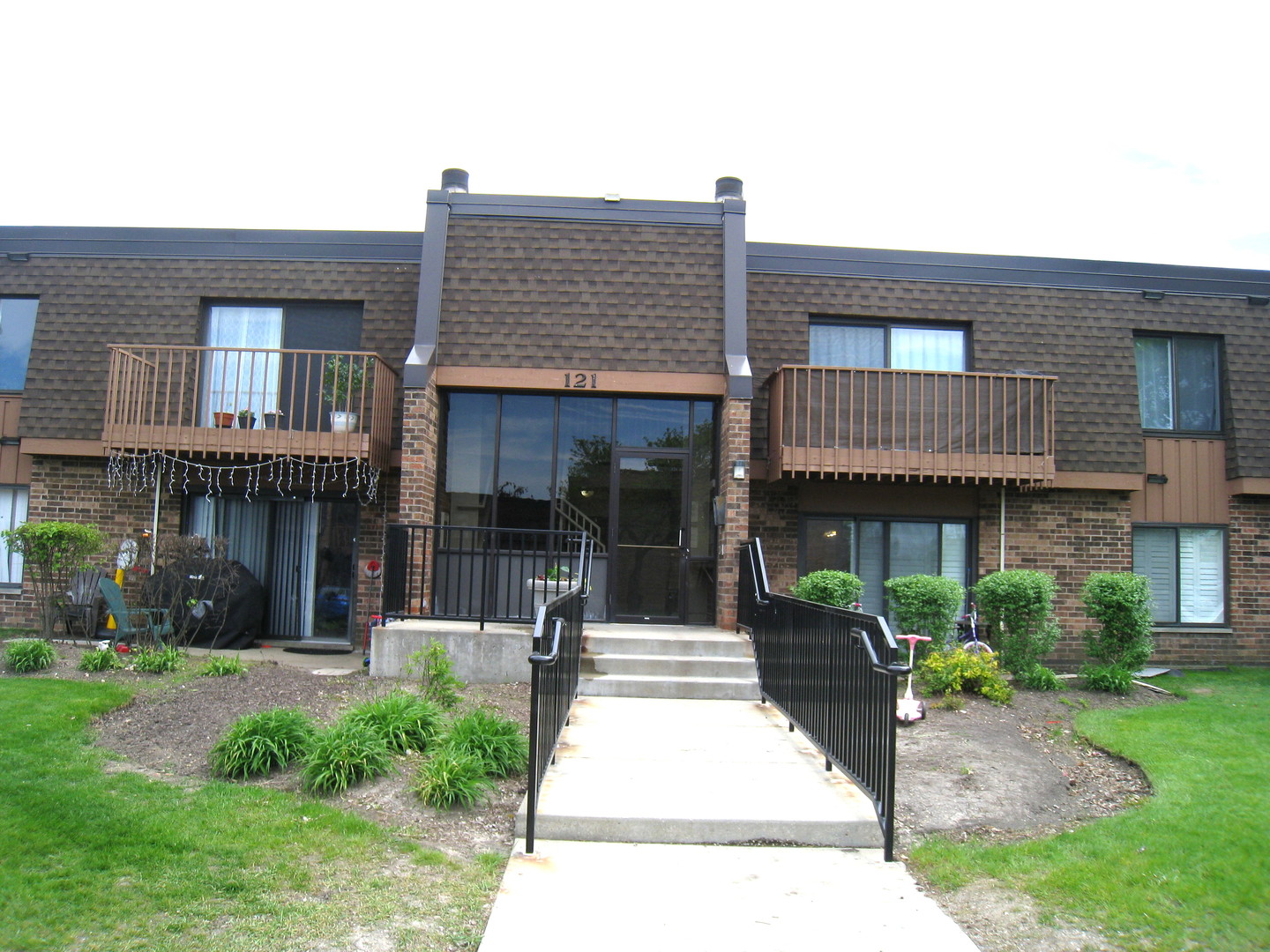 121 Mullingar Ct Property Photo 1