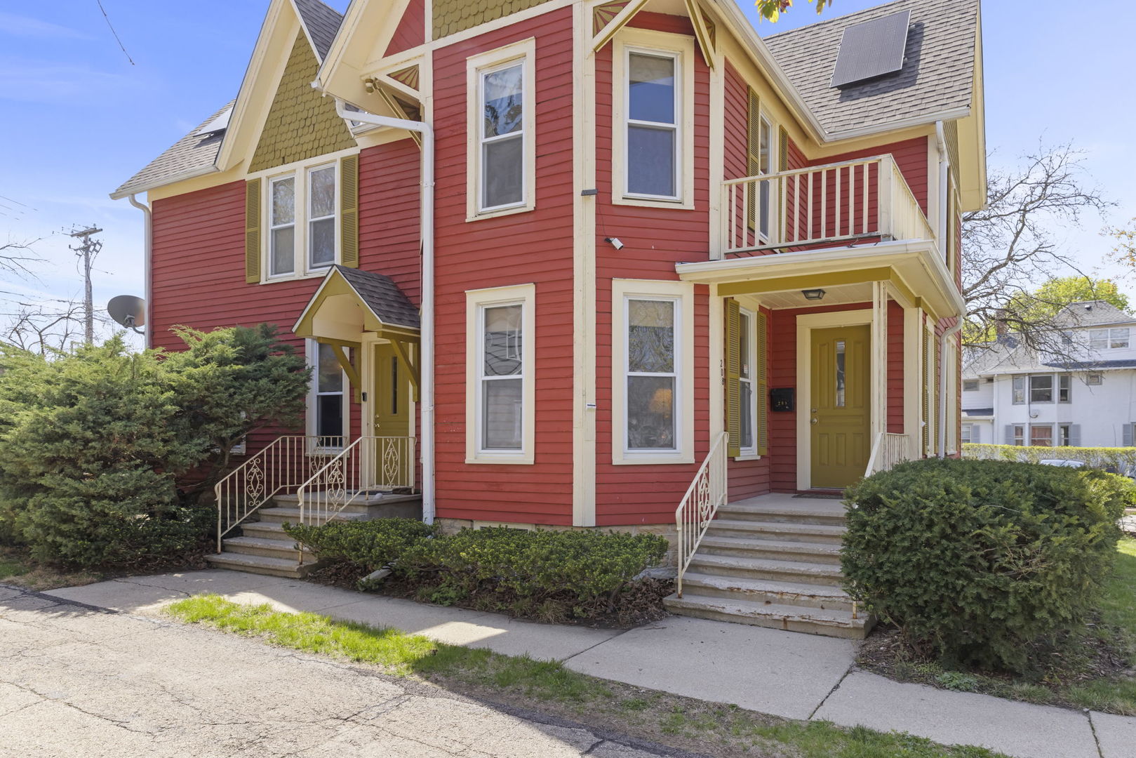 208 W Locust Street Property Photo