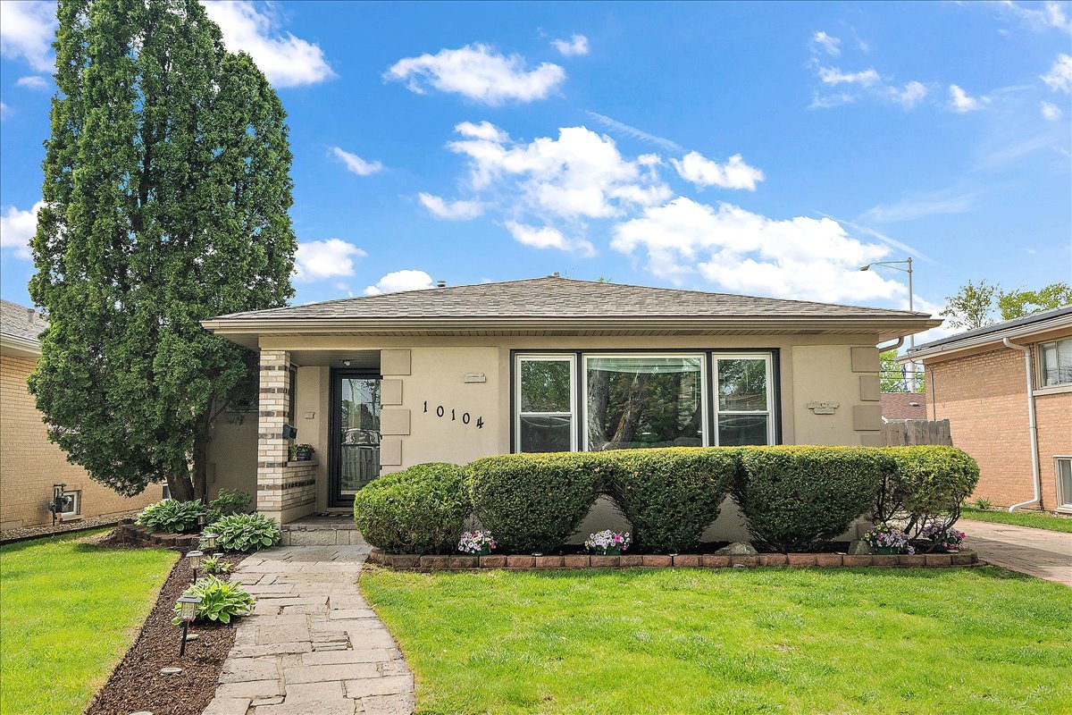 10104 S Maple Ave Property Photo 1
