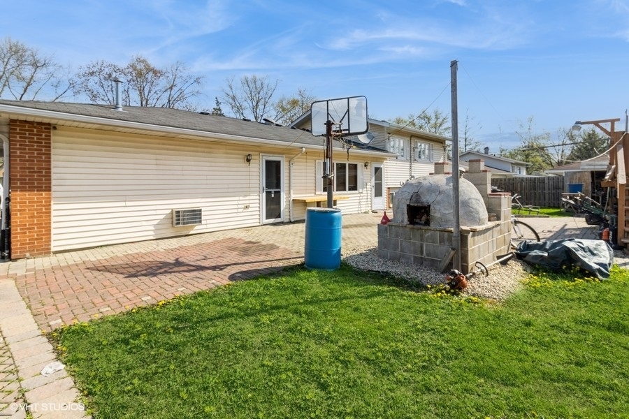 565 Flagstaff Lane Property Photo 1