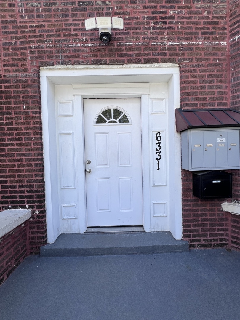 6331 S Throop Street Property Photo 4