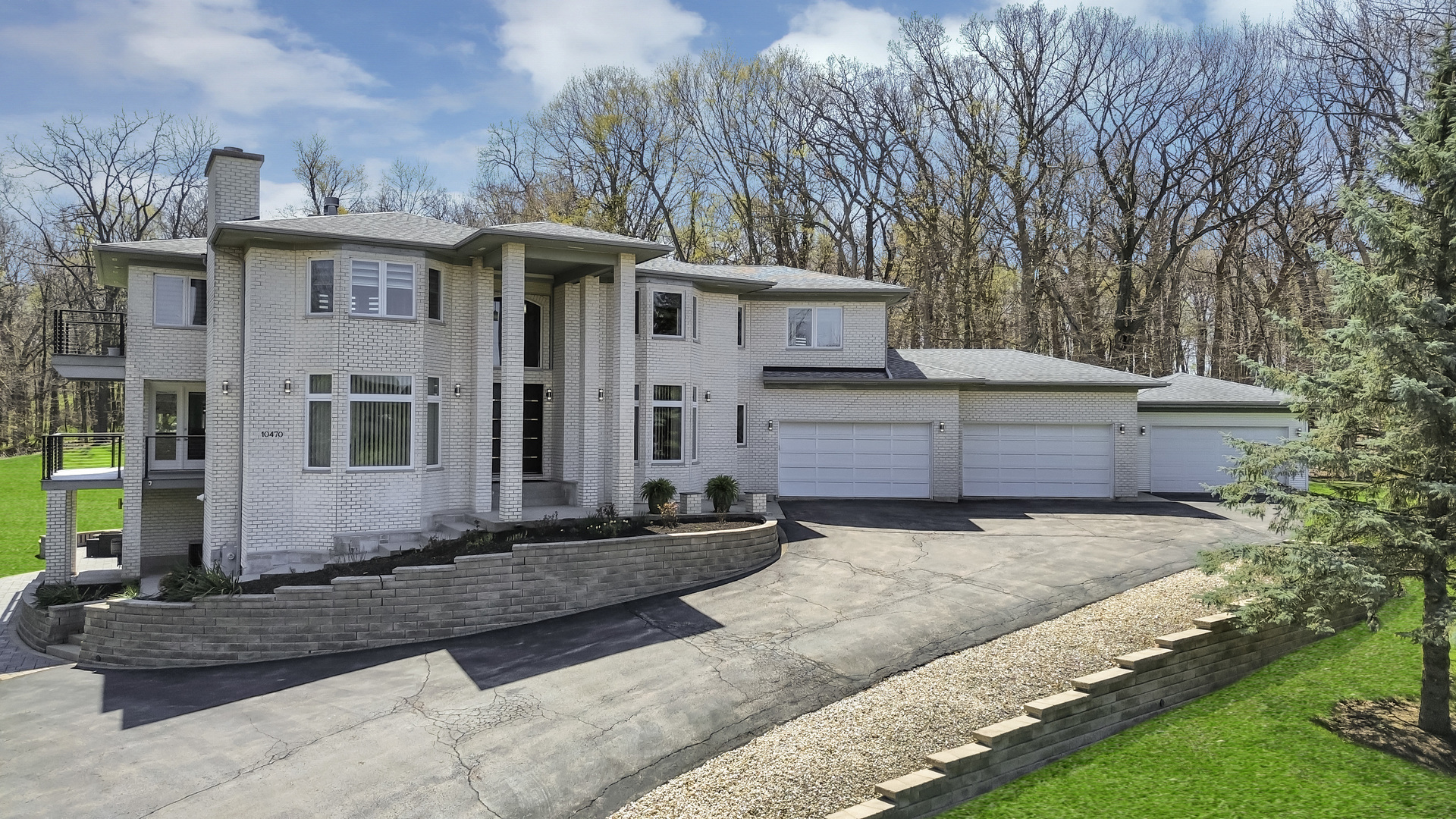 10470 N River Road Property Photo