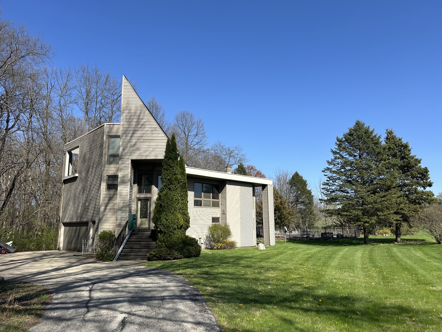 18573 Caledonia Road Property Photo 1