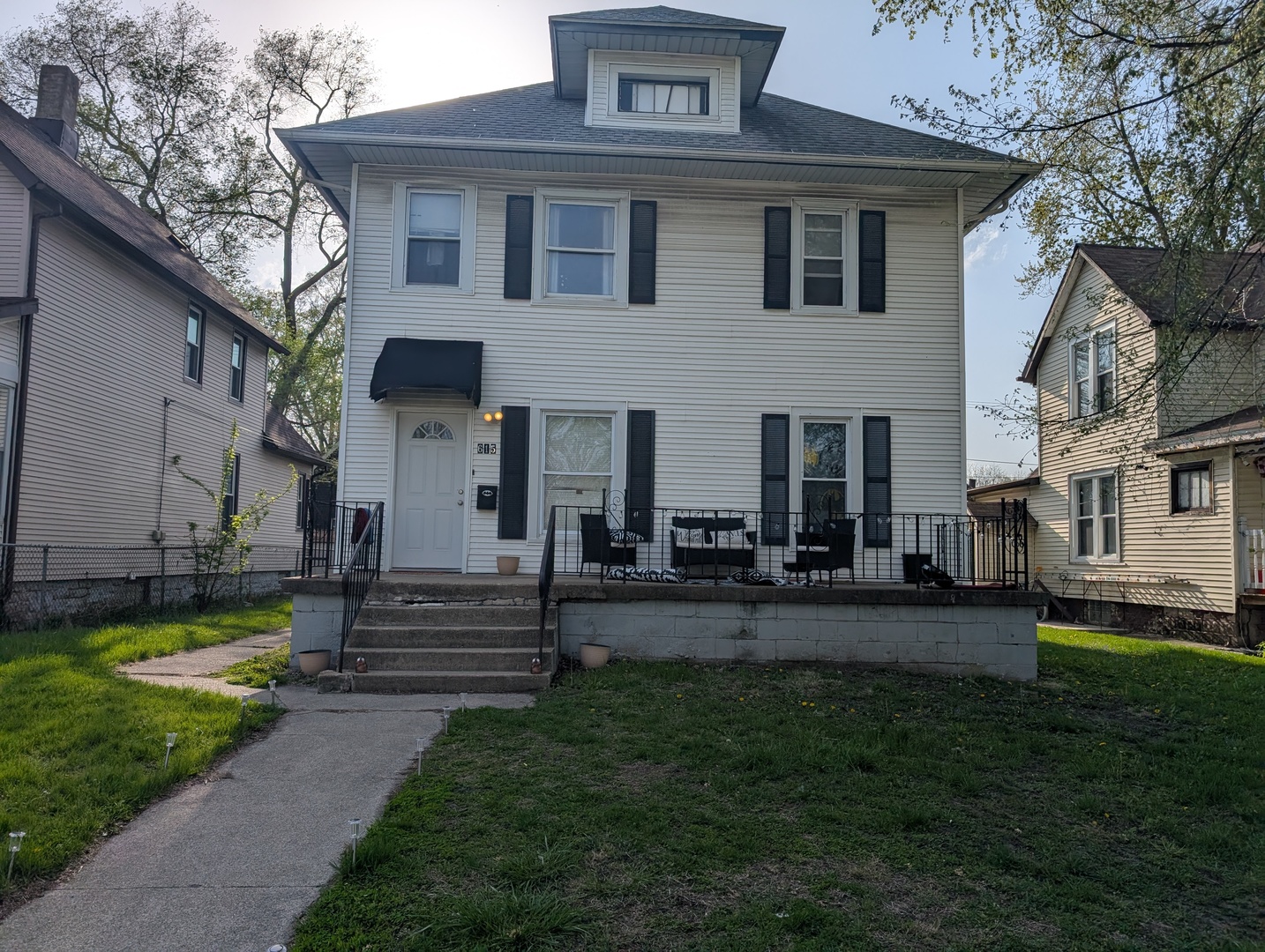 615 N Indiana Avenue Property Photo