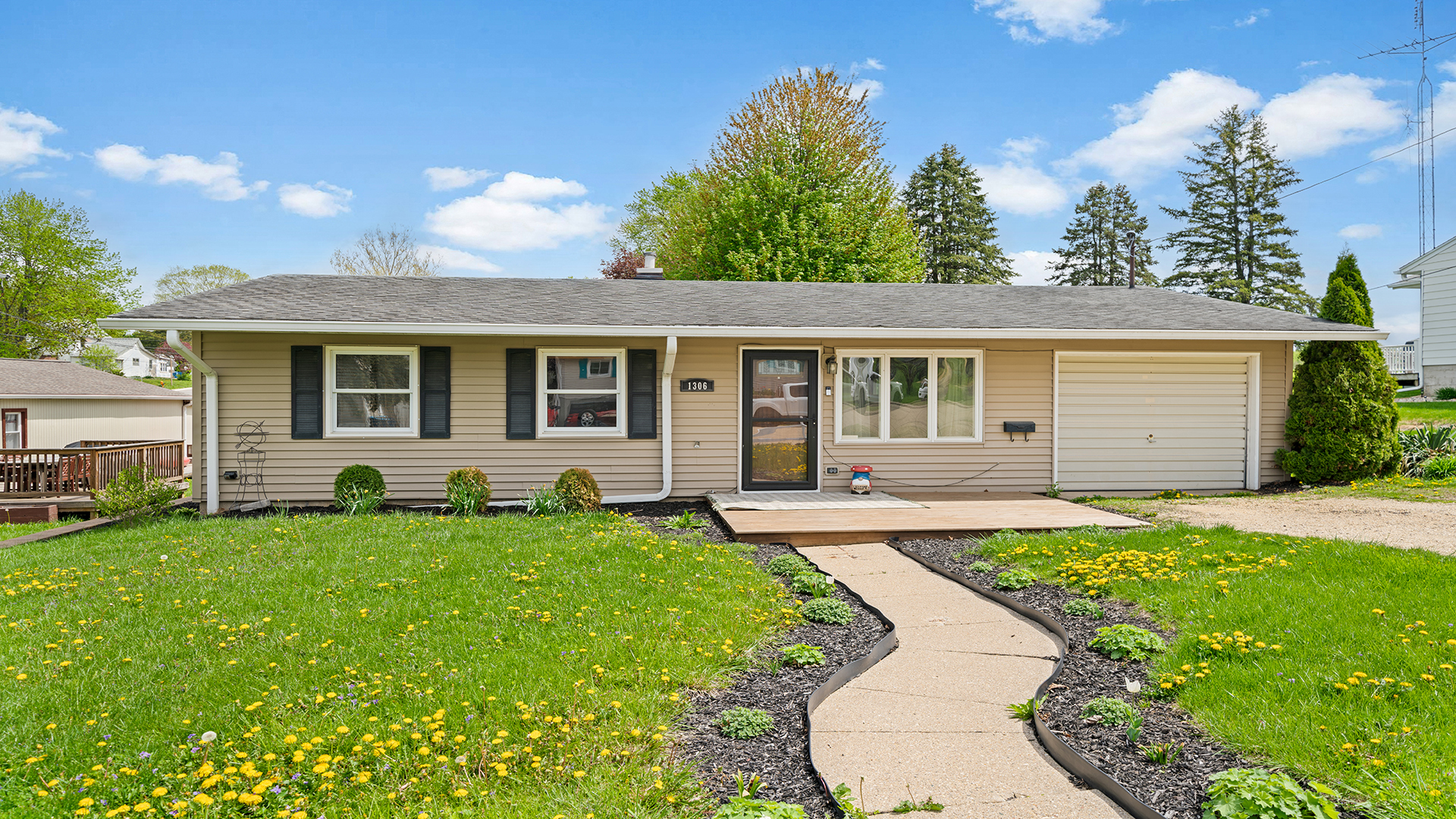 1306 Hemlock Avenue Property Photo