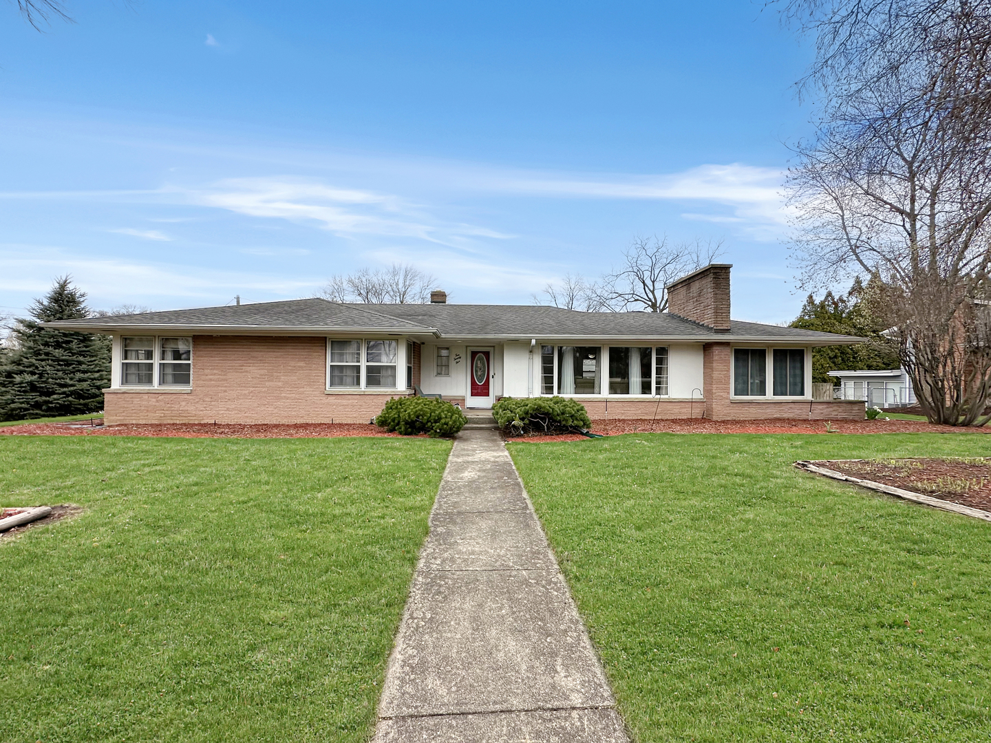 1025 W Lincoln Avenue Property Photo 1