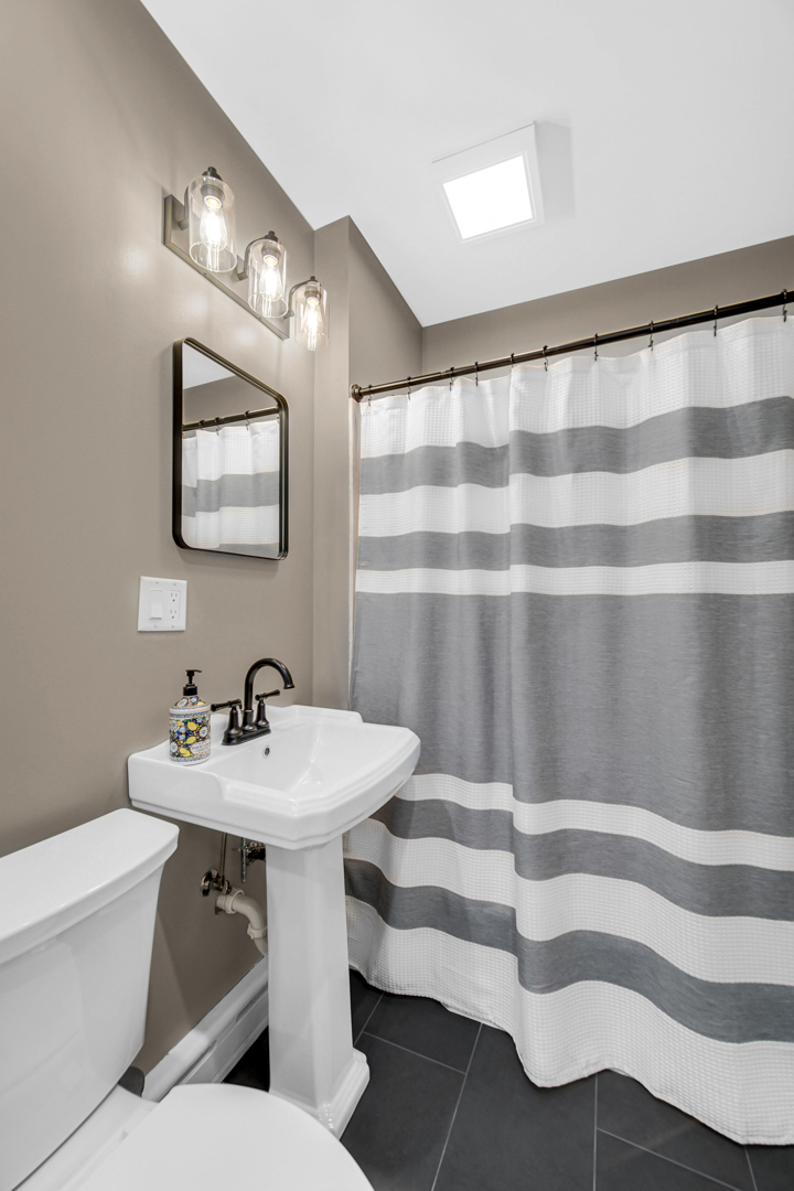 2106 N 75th Avenue Property Photo 11