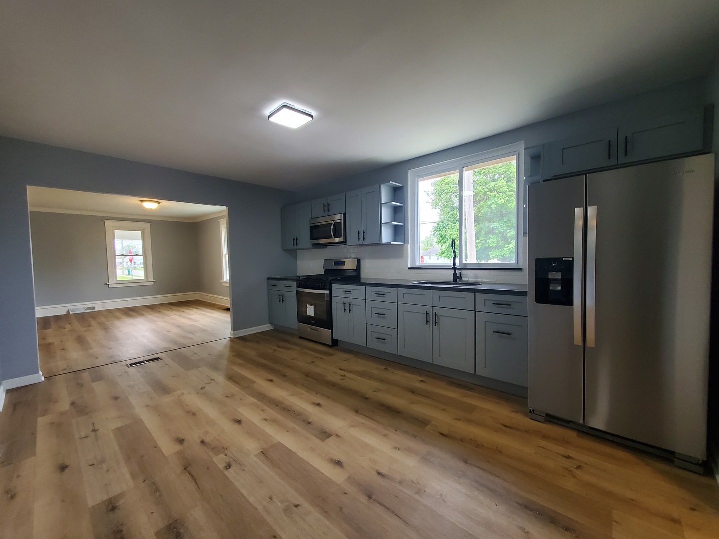 811 E 12th Street Property Photo 4