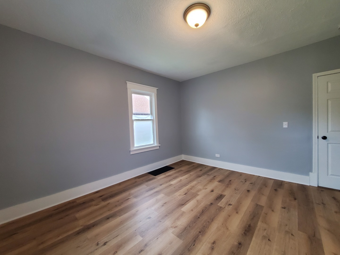 811 E 12th Street Property Photo 8