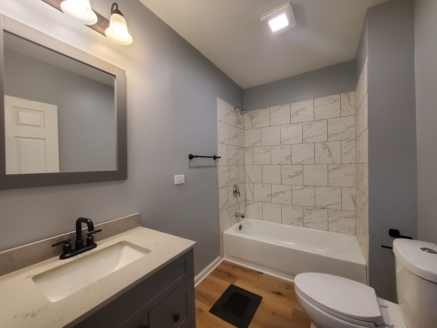 811 E 12th Street Property Photo 10