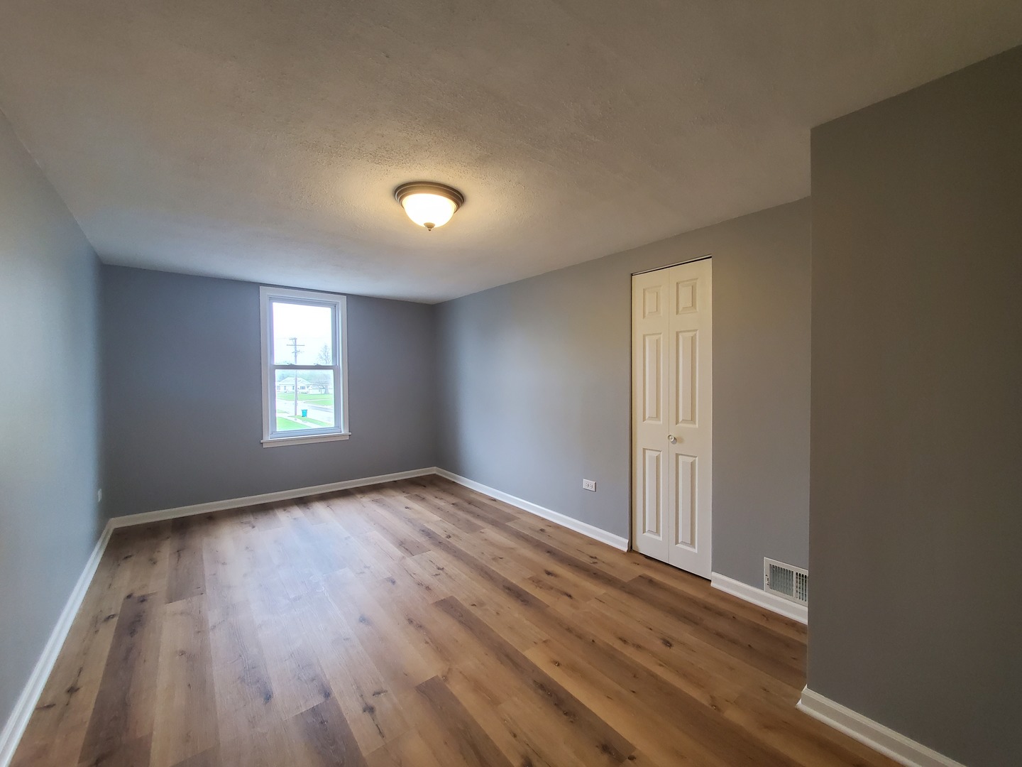811 E 12th Street Property Photo 11