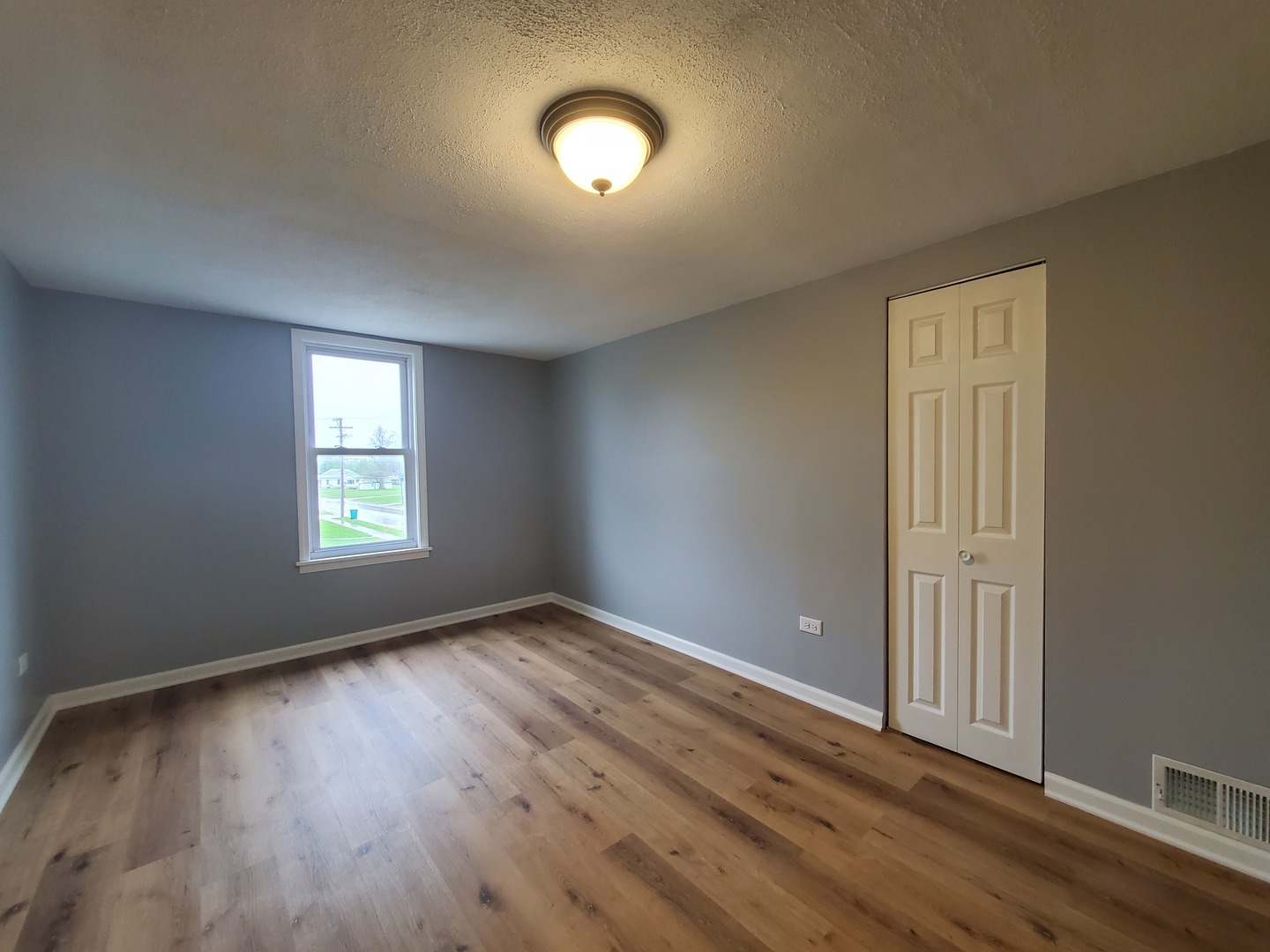 811 E 12th Street Property Photo 12