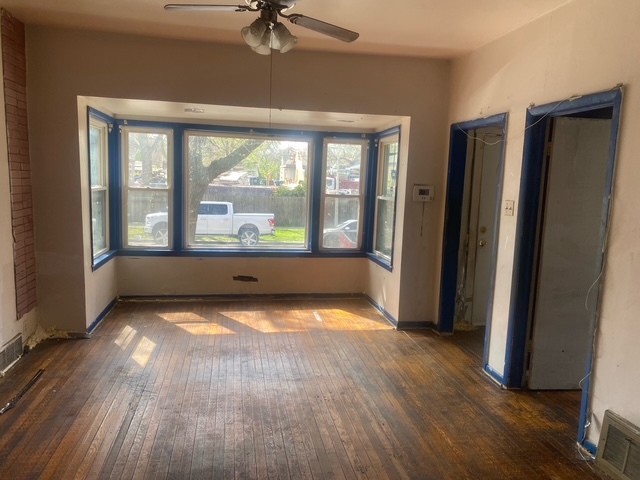 6643 S Wood Street Property Photo 4