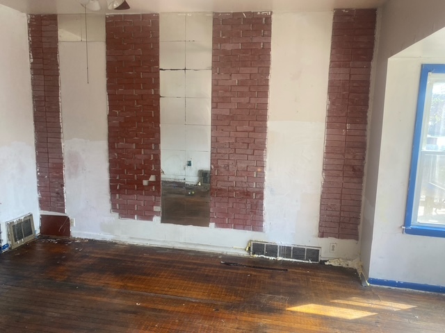 6643 S Wood Street Property Photo 5