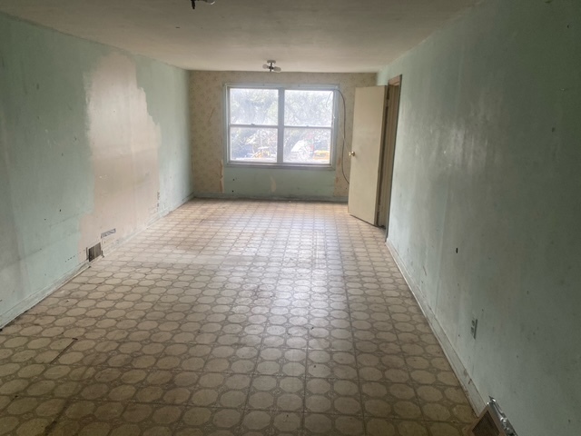 6643 S Wood Street Property Photo 7