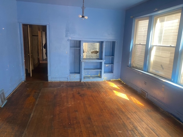 6643 S Wood Street Property Photo 10