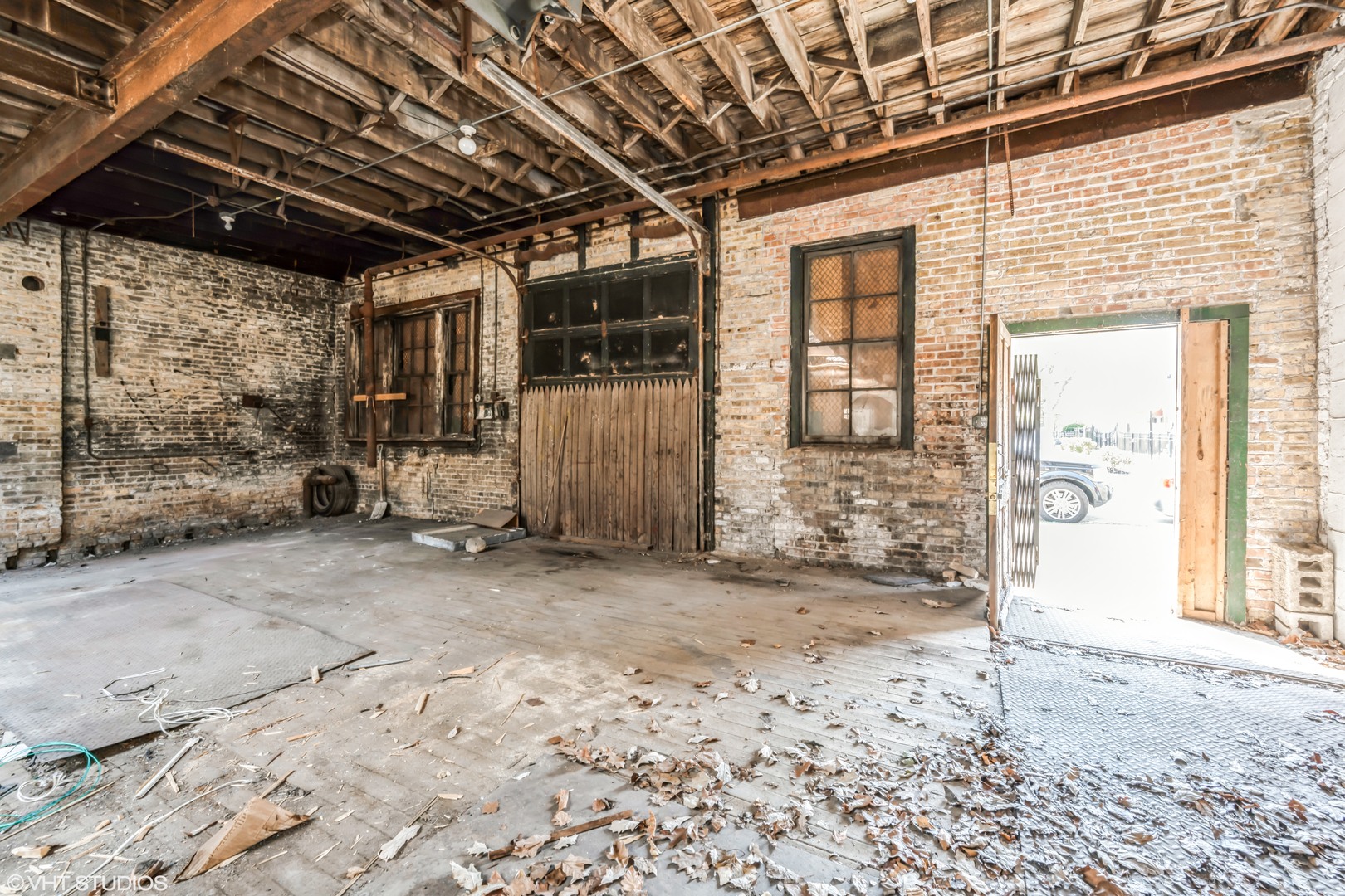2331 N Talman Avenue Property Photo 13