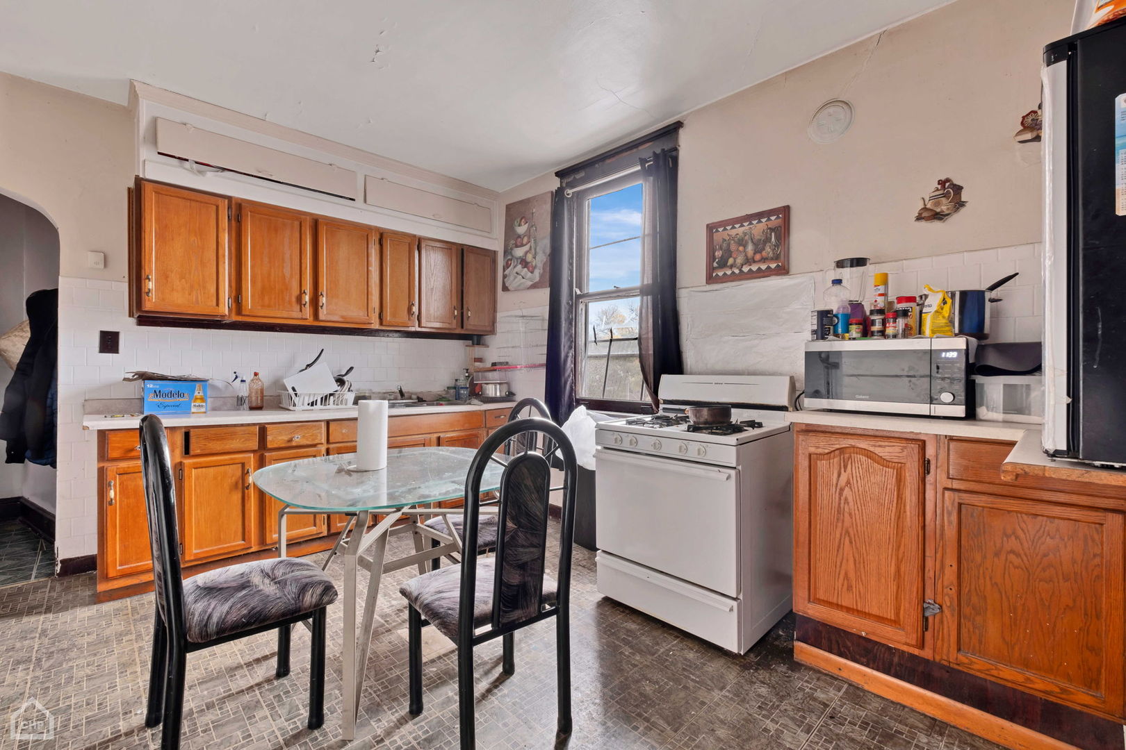 2304 N Kenneth Avenue Property Photo 5