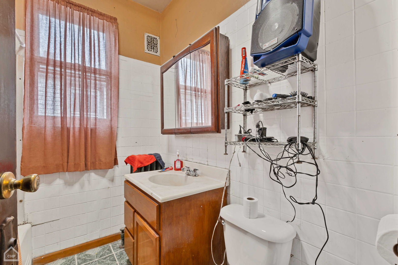 2304 N Kenneth Avenue Property Photo 7