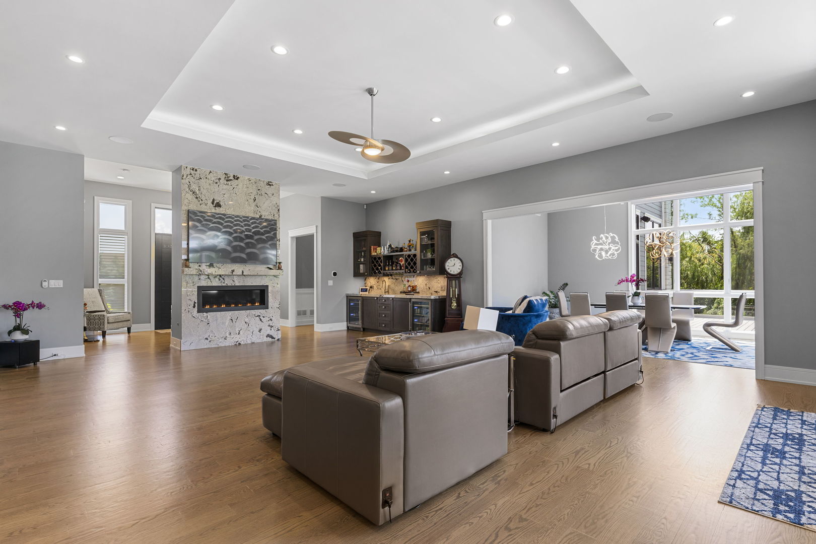 1120 Roselle Road Property Photo 3