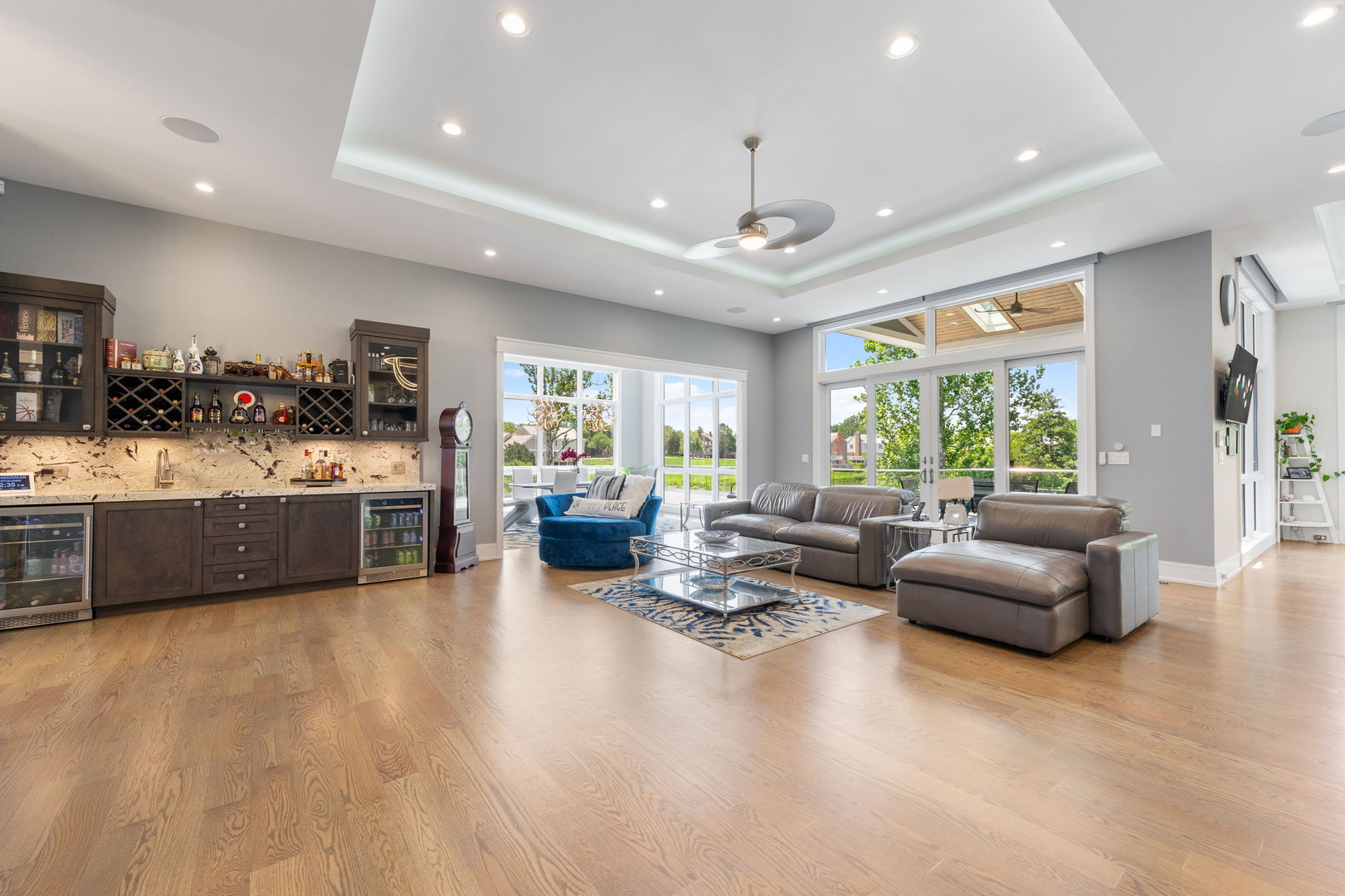 1120 Roselle Road Property Photo 4