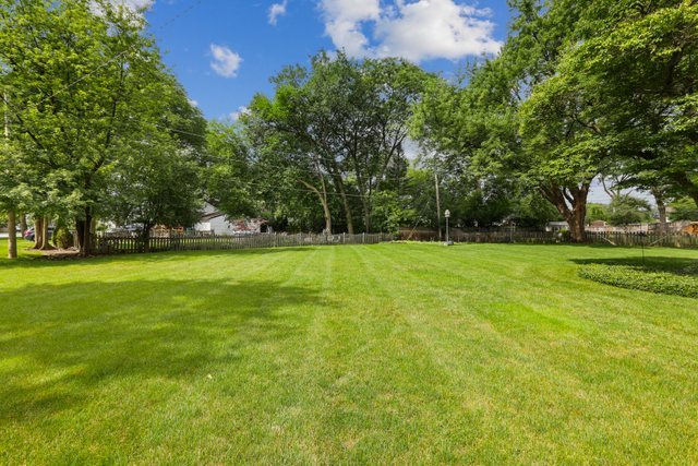 540 N Elizabeth Street Property Photo 3