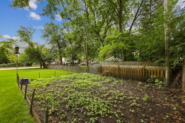 540 N Elizabeth Street Property Photo 5